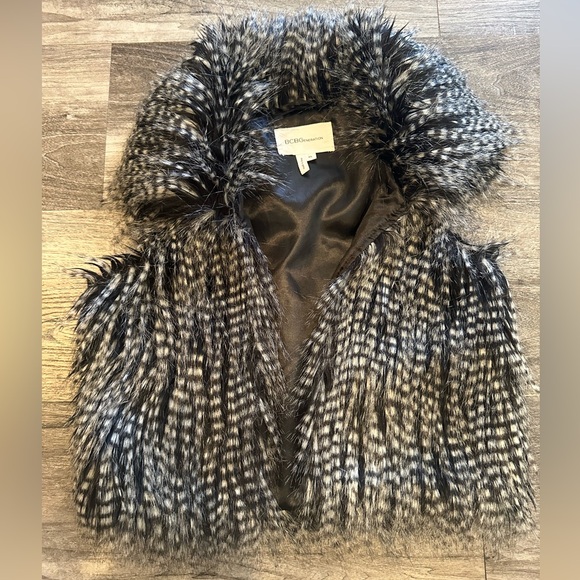 BCBGeneration Jackets & Blazers - BCBGeneration Faux fur Vest Euc XS